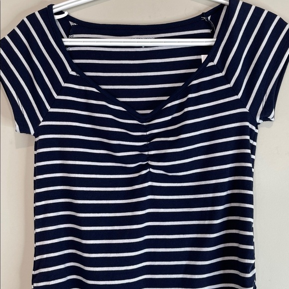 Old Navy Maternity NWT Ribbed Striped Top Navy White Cinch Front V-Neck Size M - Picture 3 of 10